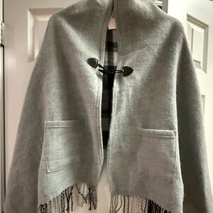 Oasis BRAND NEW WITH TAGS Gray Women's Cape with Toggle Closure